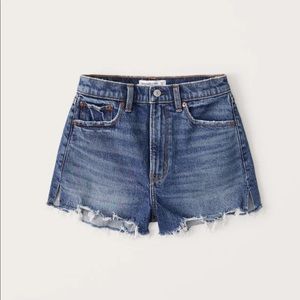 NWOT Curve Love high rise the mom short dark wash